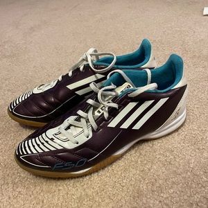 Boys adidas size 7 indoor soccer shoes.